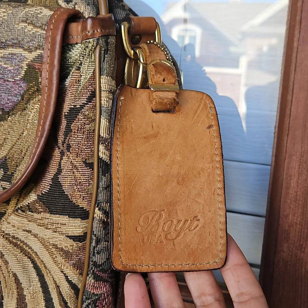 Boyt Vintage Tapestry Travel Bag With Adjustable Strap - Picture 3 of 6